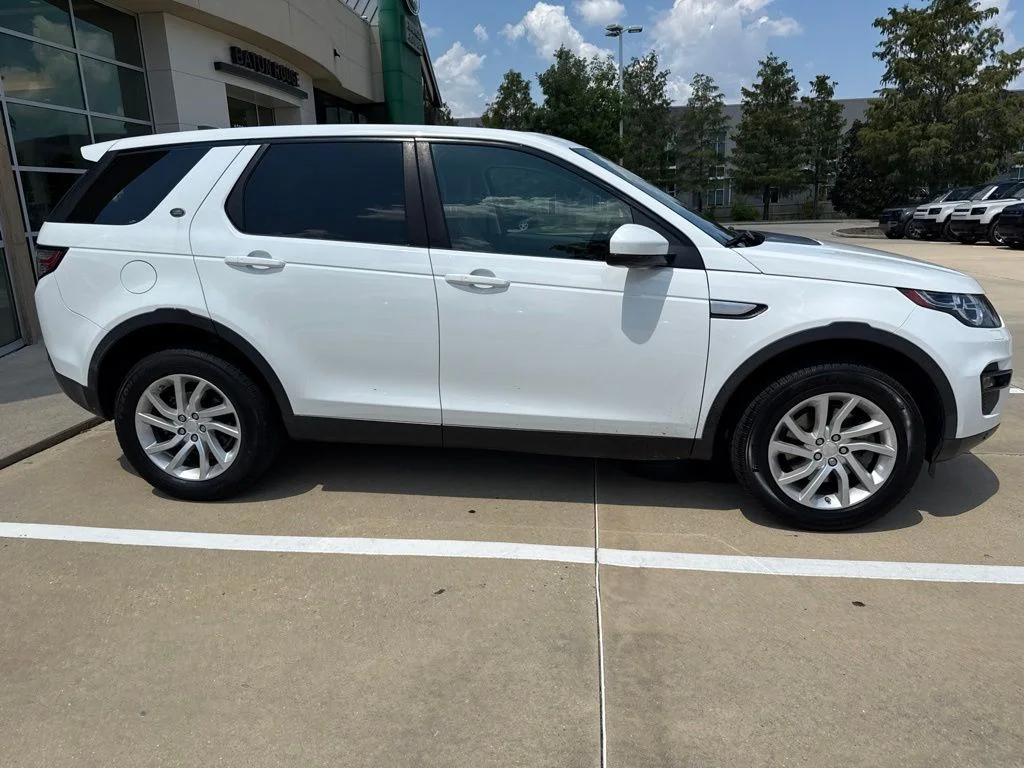 Used 2018 White Land Rover HSE image 4