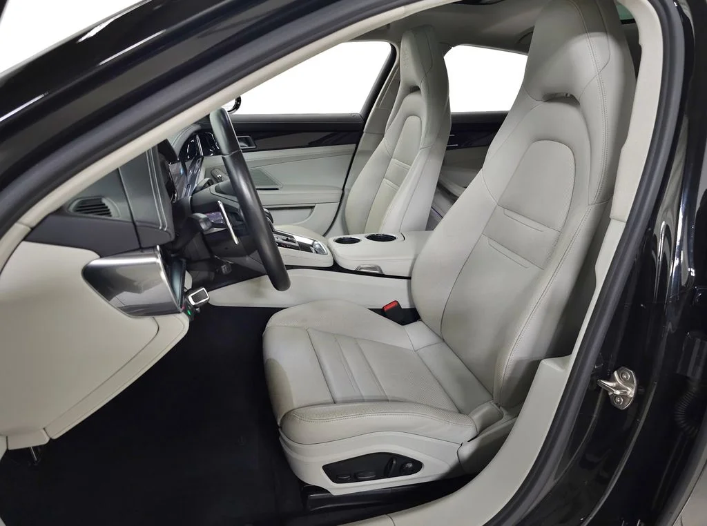 Used 2022  Porsche 4S image 18