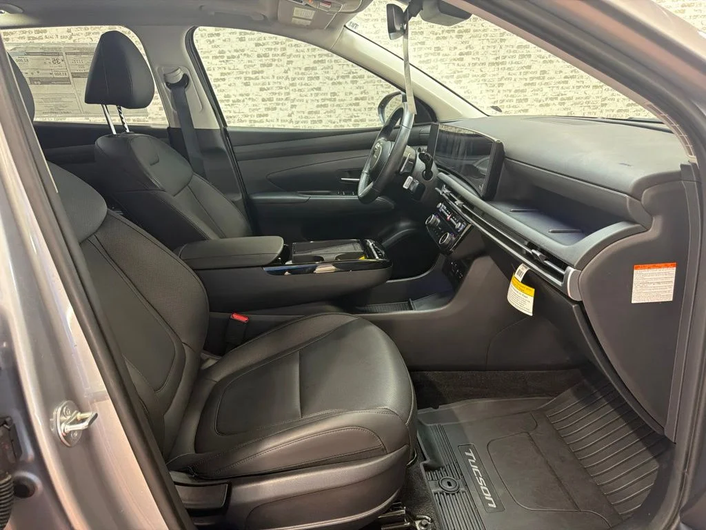 Used 2025 Shimmering Silver Hyundai SEL Convenience image 11