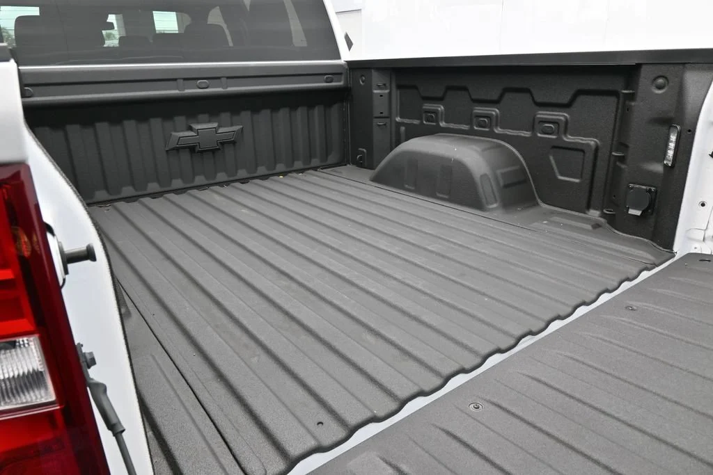 Used 2026 Summit White Chevrolet RST image 33