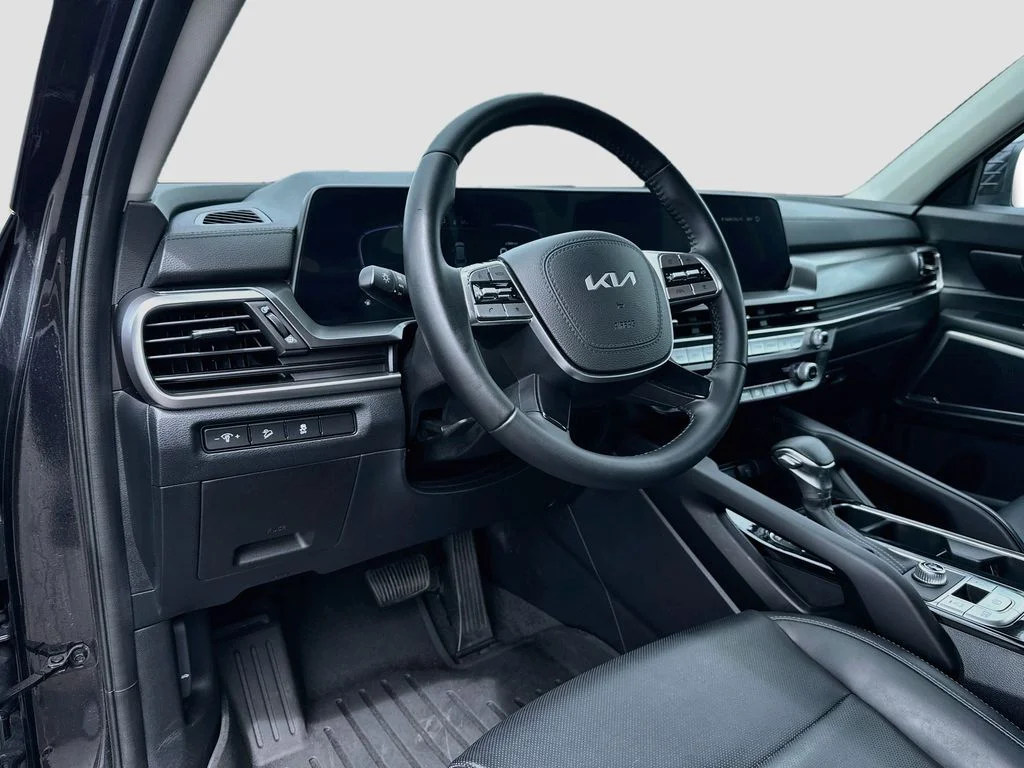 Certified Used 2025 Gray Kia LX image 9