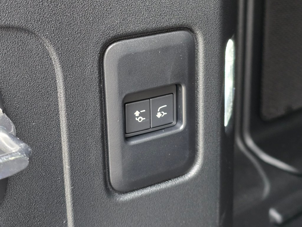 New 2026 Fuji White LAND ROVER X-Dynamic SE image 13