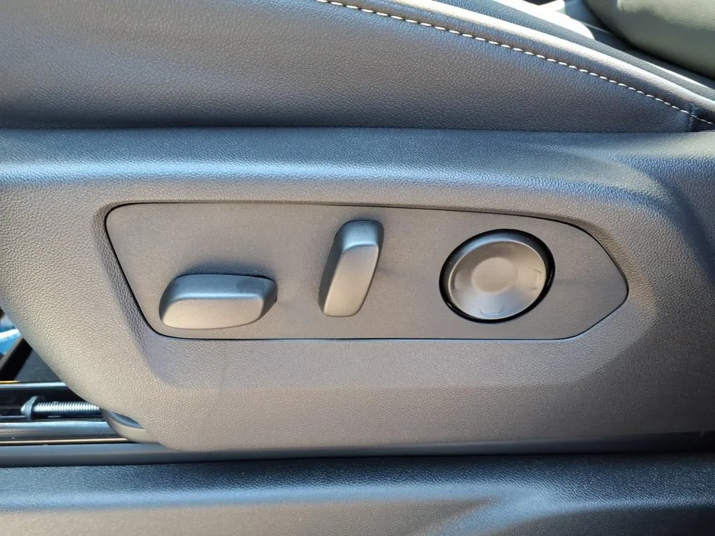New 2026 Summit White GMC Elevation image 15
