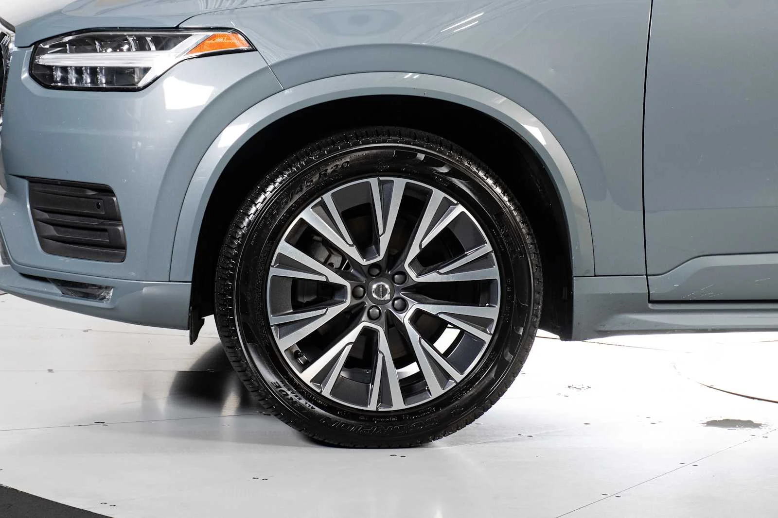 Used 2022 Thunder Grey Metallic Volvo Momentum image 11