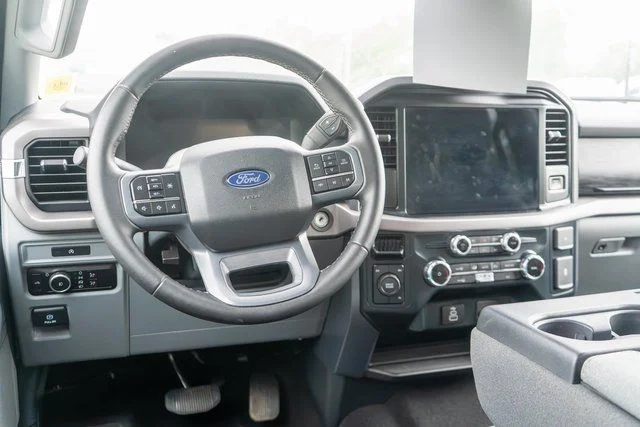 2025 Ford F-150 XLT - Photo 8