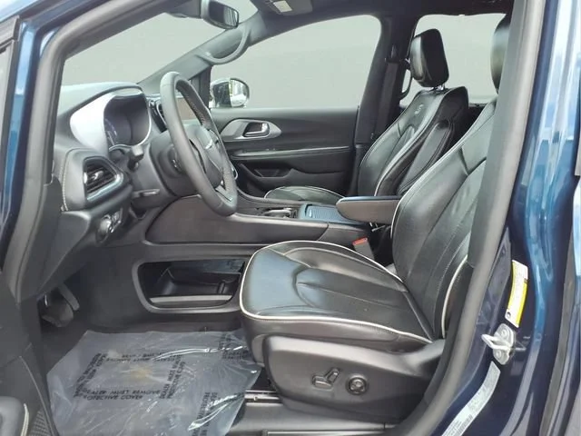 Used 2025 Blue Chrysler Limited image 13