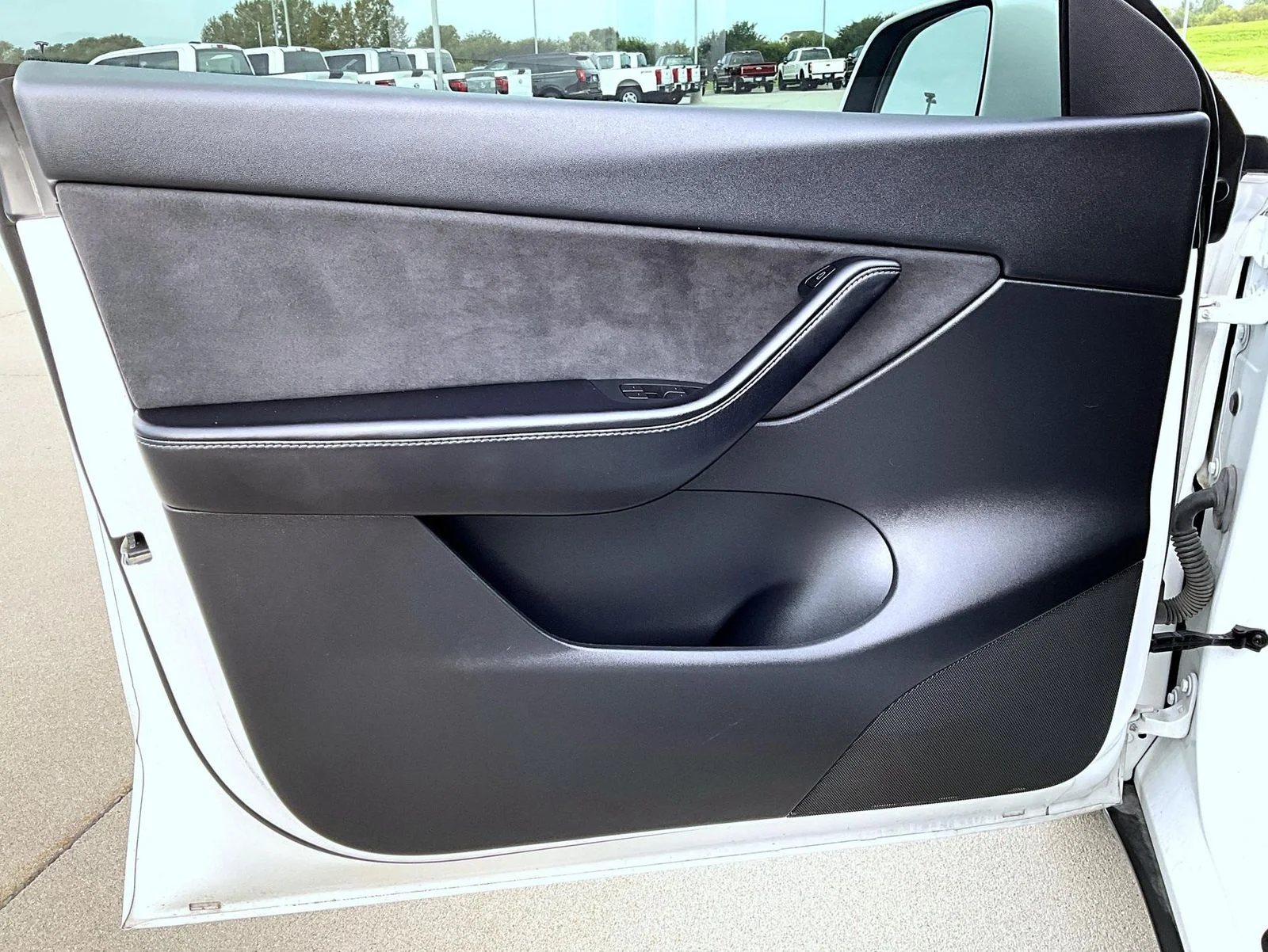 Used 2021 White Tesla Long Range image 9