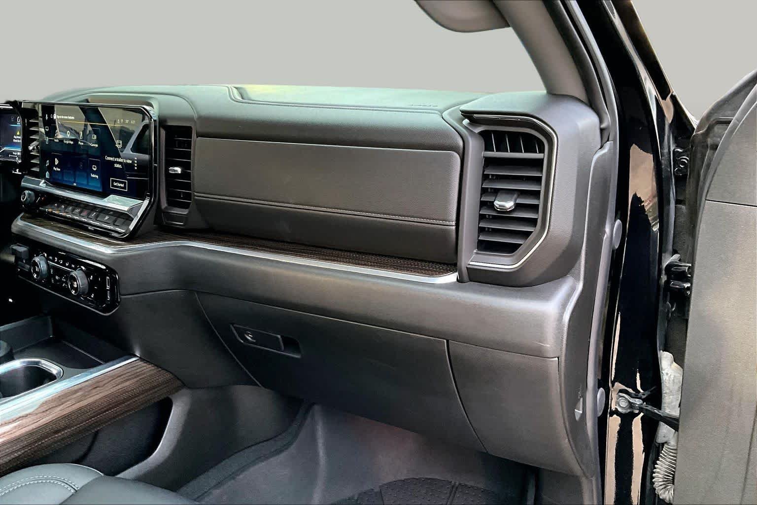 Used 2025 Black Chevrolet RST image 19