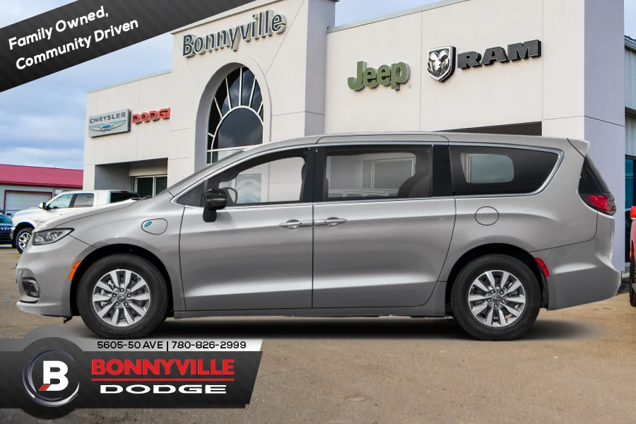 New 2026 Silver Mist Chrysler Limited  - Leather Seats image 1