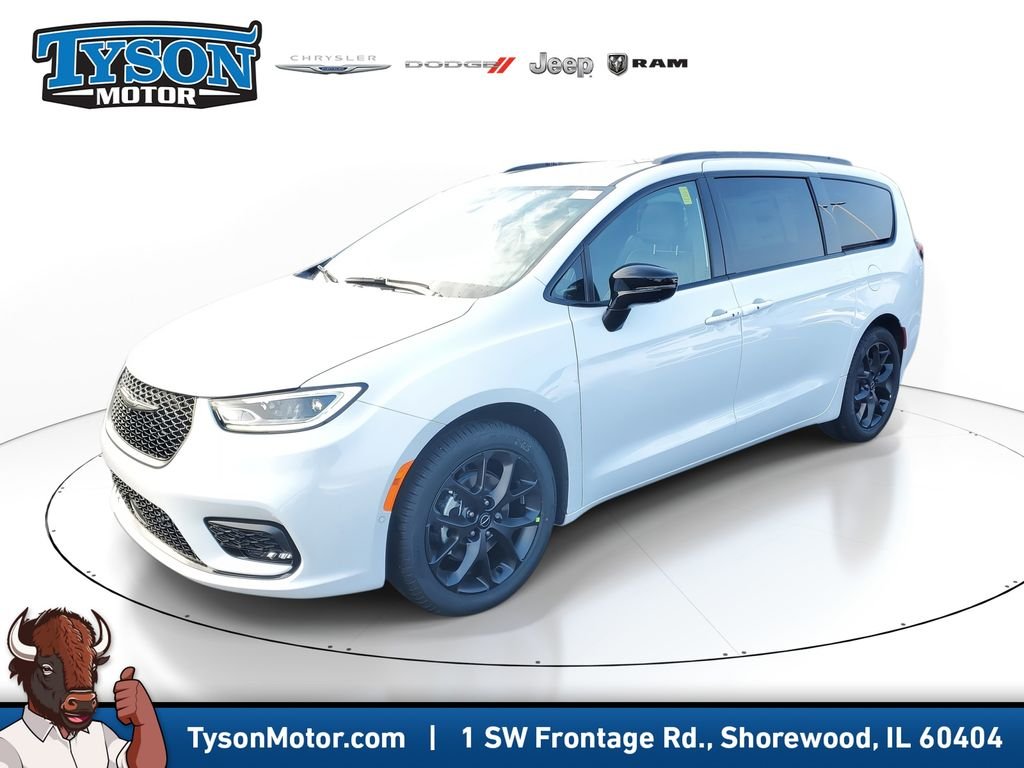 New 2026 Bright White Clear-Coat Exterior Paint Chrysler Limited image 2