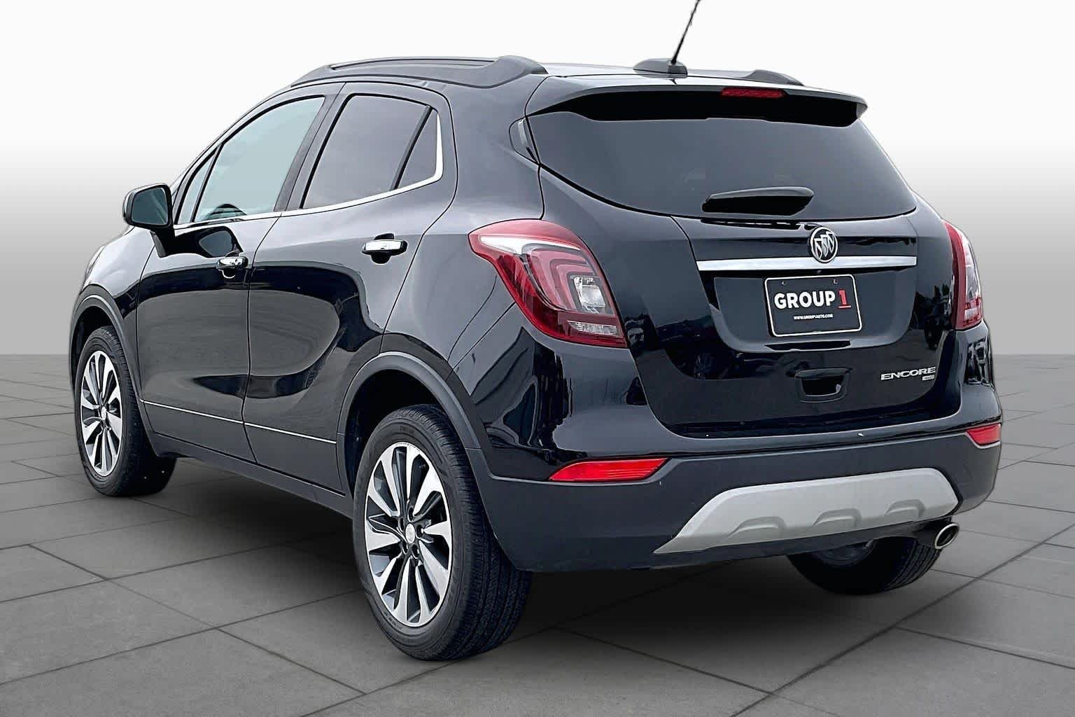 Used 2022 Ebony Twilight Metallic Buick Preferred image 12