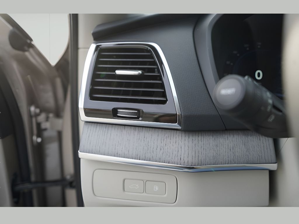 2025 Volvo XC90 Plus - Photo 12