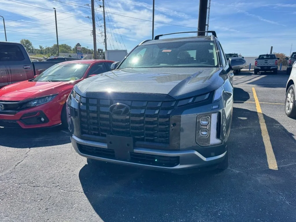 Used 2025 Steel / Graphite Hyundai SEL Premium image 5