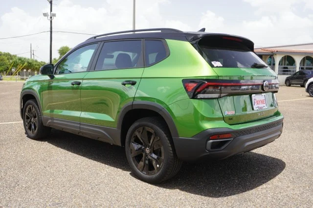 New 2026 Bright Moss Green W/Deep Black Roof Volkswagen SE Black FWD image 10