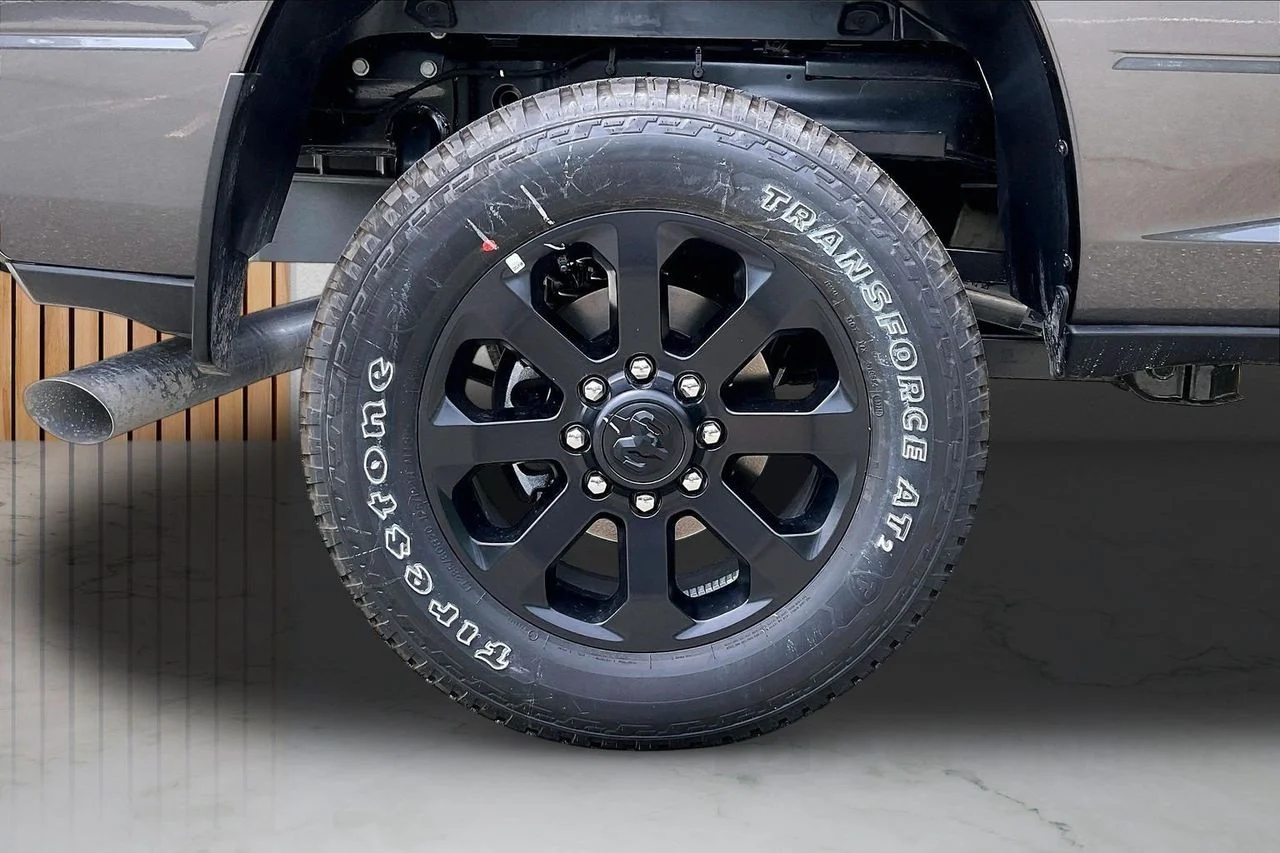 New 2026 Granite Crystal Metallic Clear-Coat Exterior Paint RAM Laramie image 68