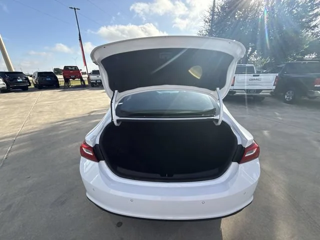 Used 2024 Summit White Chevrolet 1LT image 27