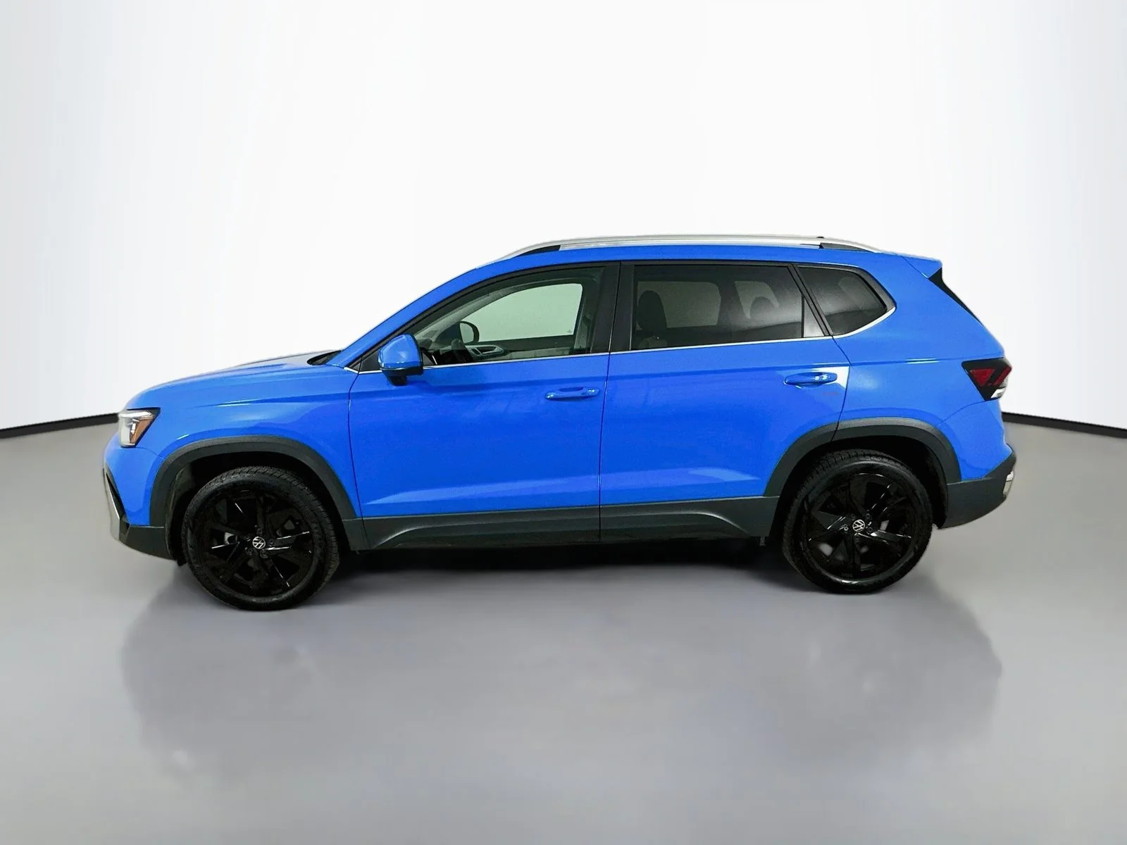 Used 2025 Blue Volkswagen  image 8