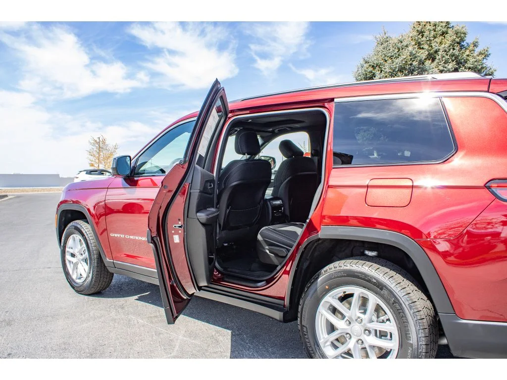 New 2026 Velvet Red Pearlcoat Jeep Laredo X image 37