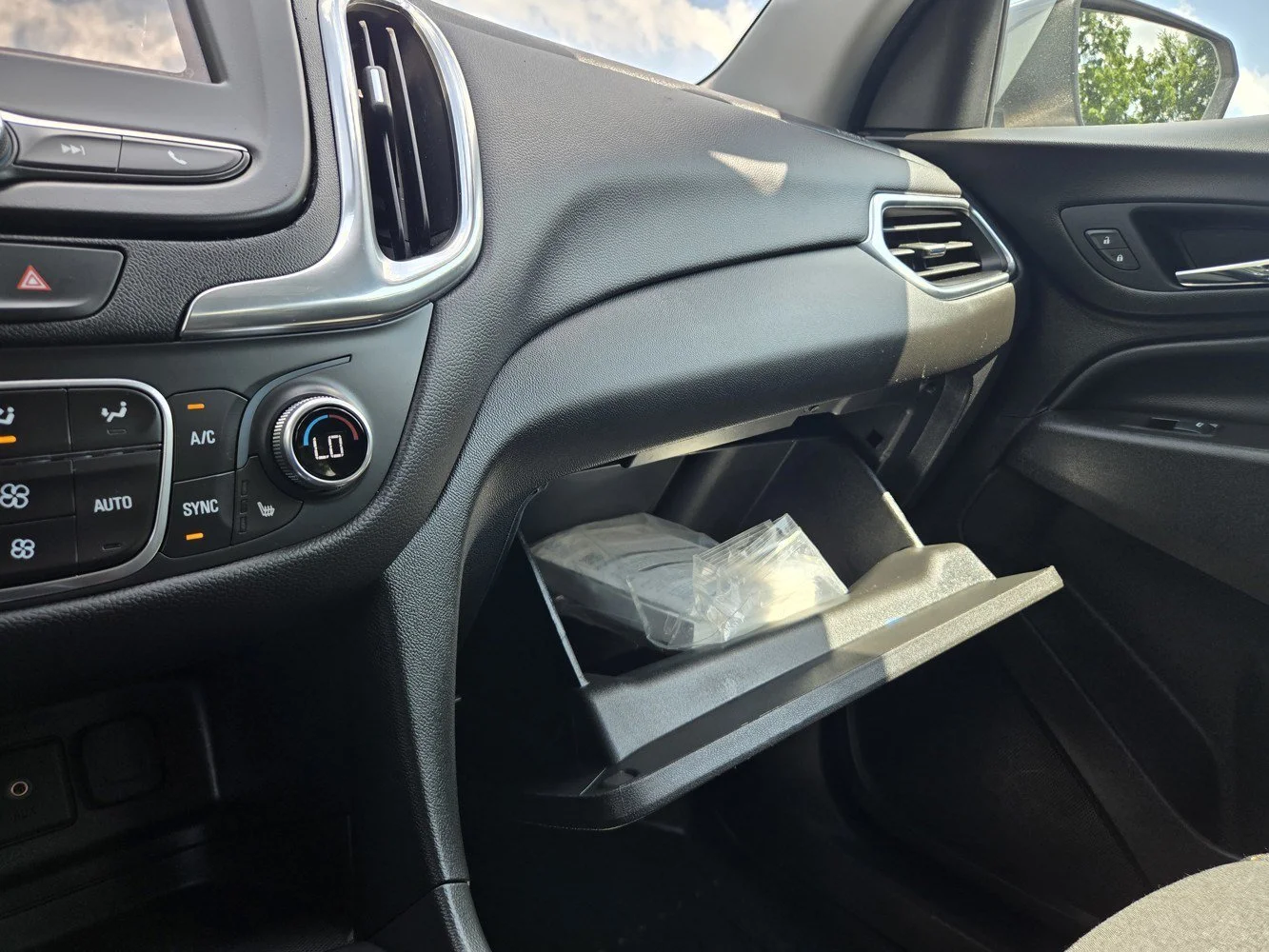 2024 Chevrolet Equinox LT - Photo 13