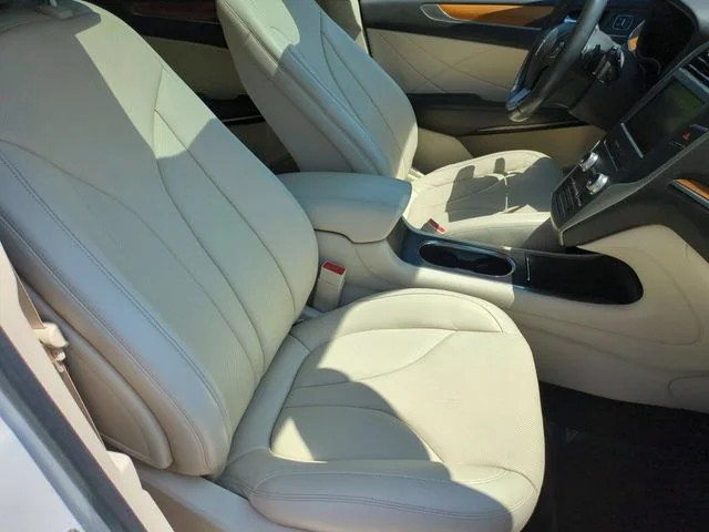 Used 2015 White Lincoln Base image 34