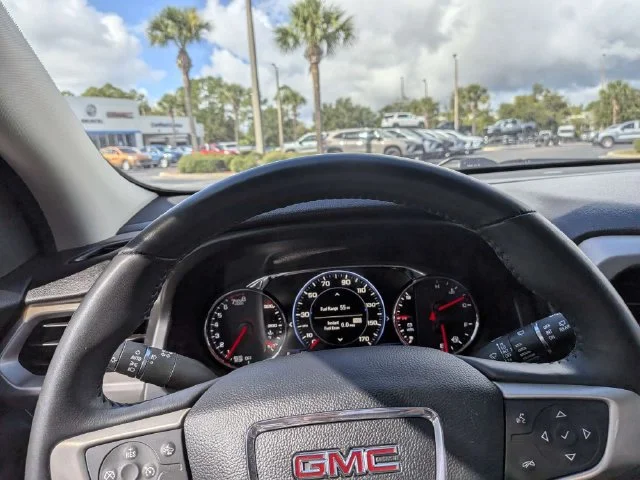 Used 2021 WHITE FROST TRICOAT GMC Denali image 29