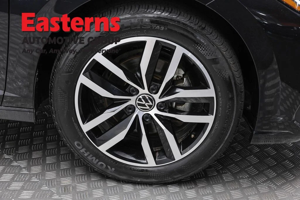 Used 2025 Black Volkswagen 1.5T SE image 30