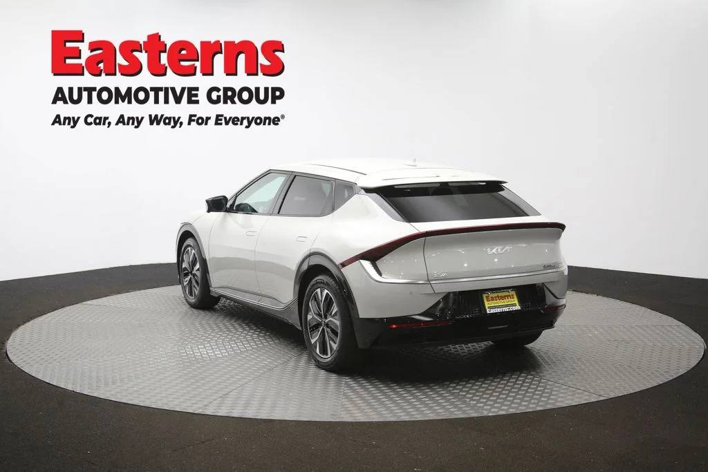 Used 2022 White Kia Wind image 63