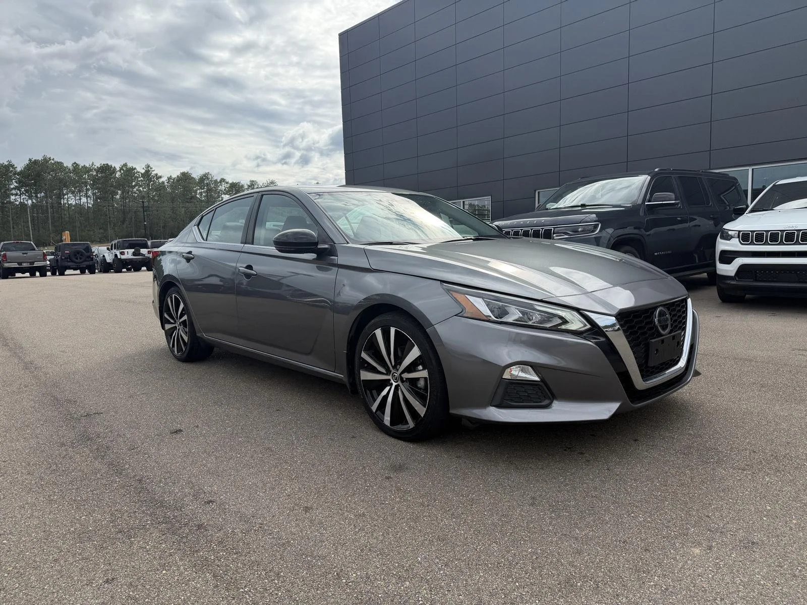 Used 2021 Gun Metallic Nissan 2.5 SR image 3