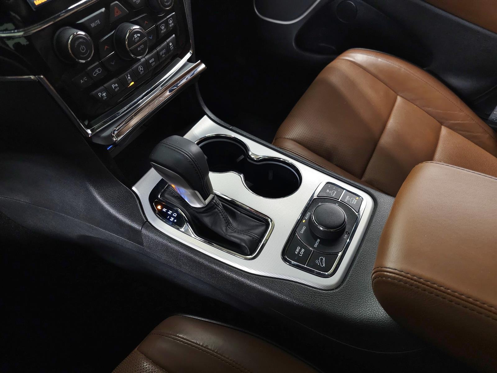 Used 2019 White Jeep Summit image 28