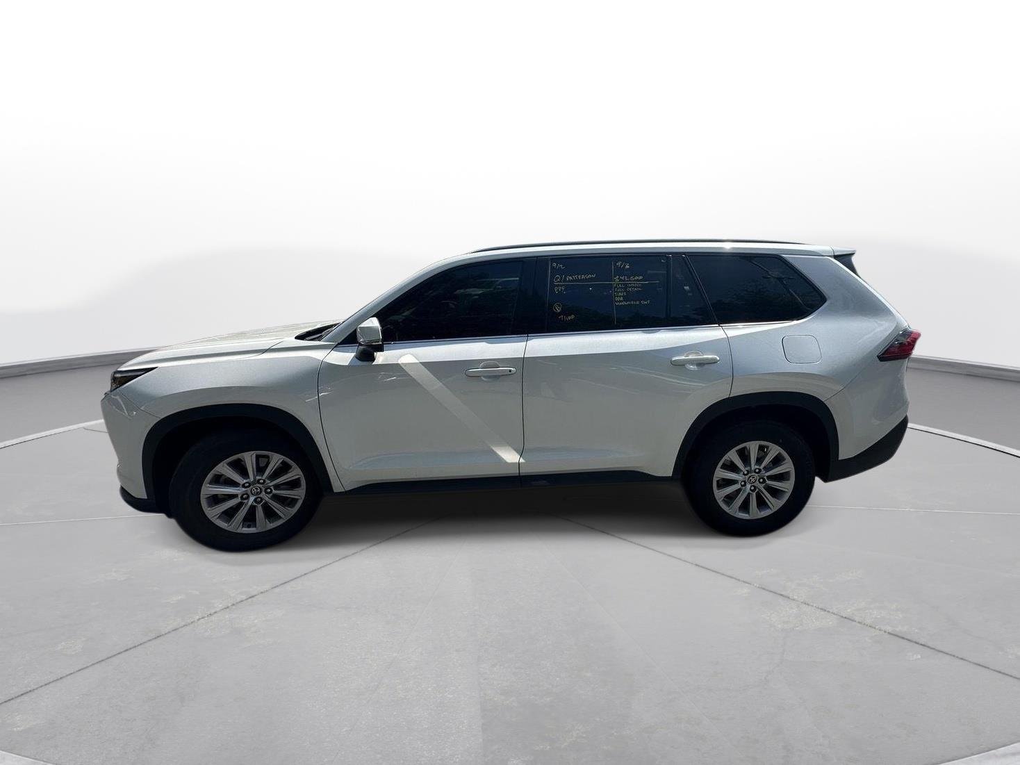 Used 2024 Wind Chill Pearl Toyota XLE image 9
