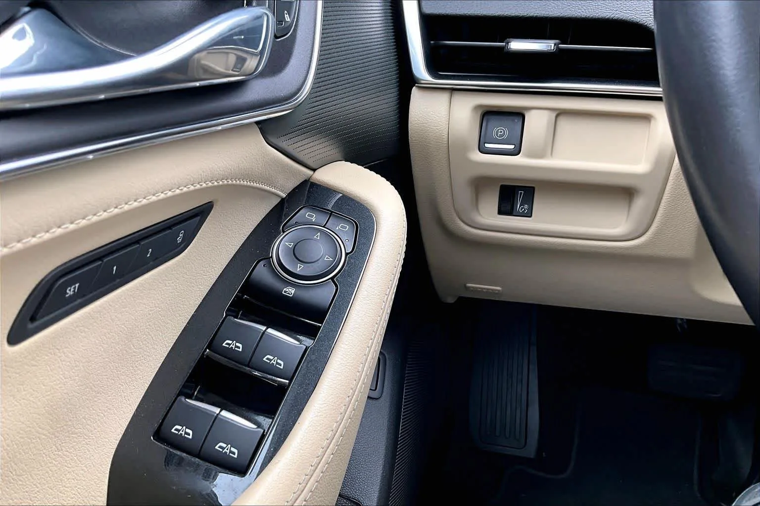 Used 2025 Summit White Cadillac Premium Luxury image 32