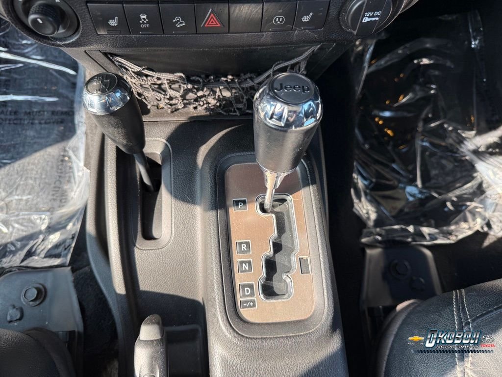 Used 2015 White Jeep Unlimited Sahara image 15