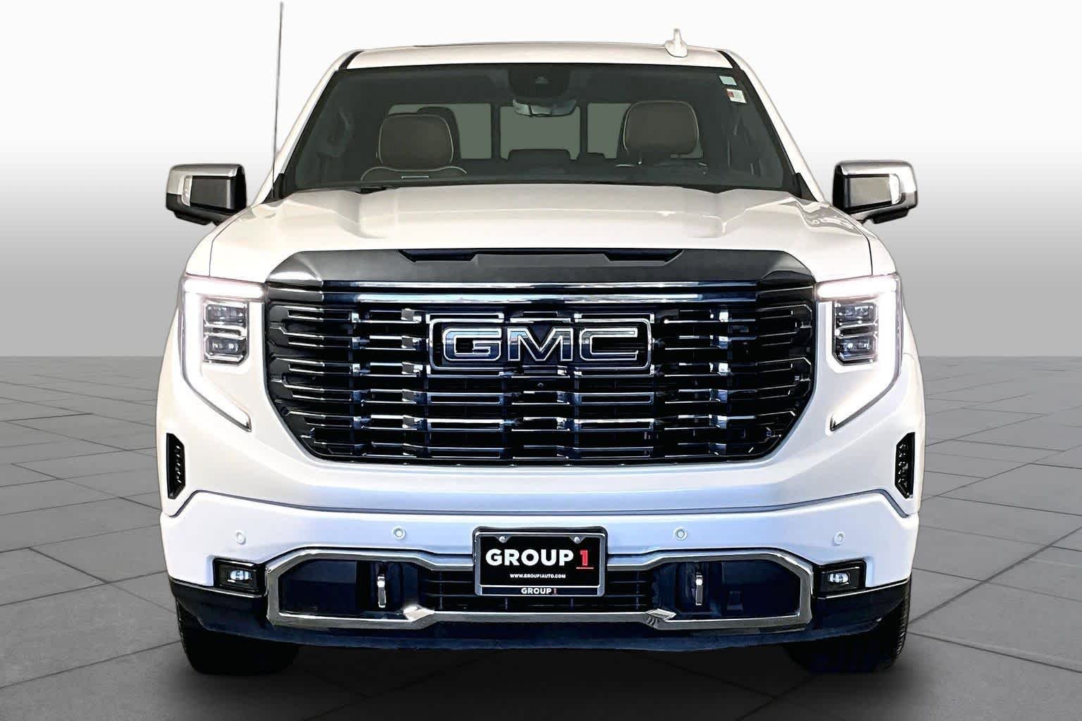 Used 2022 White Frost Tricoat GMC Denali Ultimate image 4