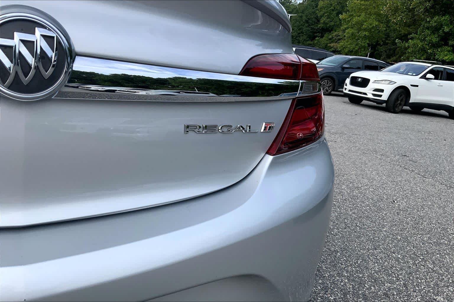 Used 2017 Quicksilver Metallic Buick Sport Touring image 9