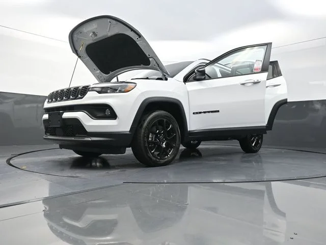 New 2026 Bright White Clear-Coat Exterior Paint Jeep Latitude image 34
