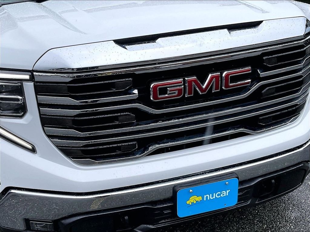 Used 2023 White GMC SLT image 33