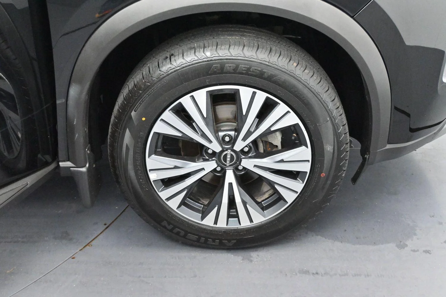 Used 2023 Super Black Nissan SV image 29