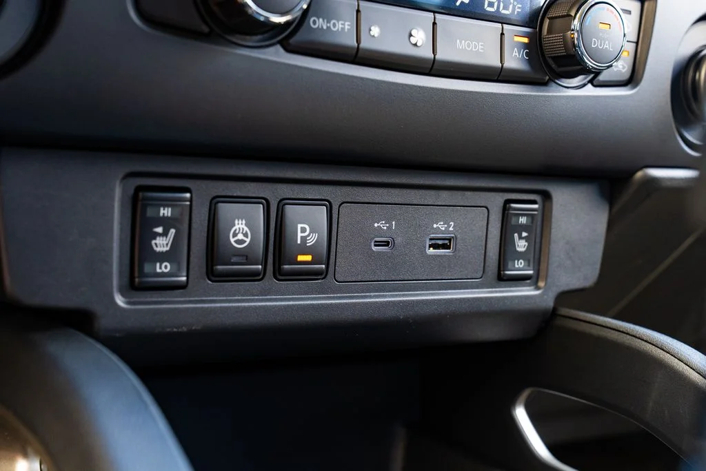 New 2026 Super Black Nissan Crew Cab SV image 20