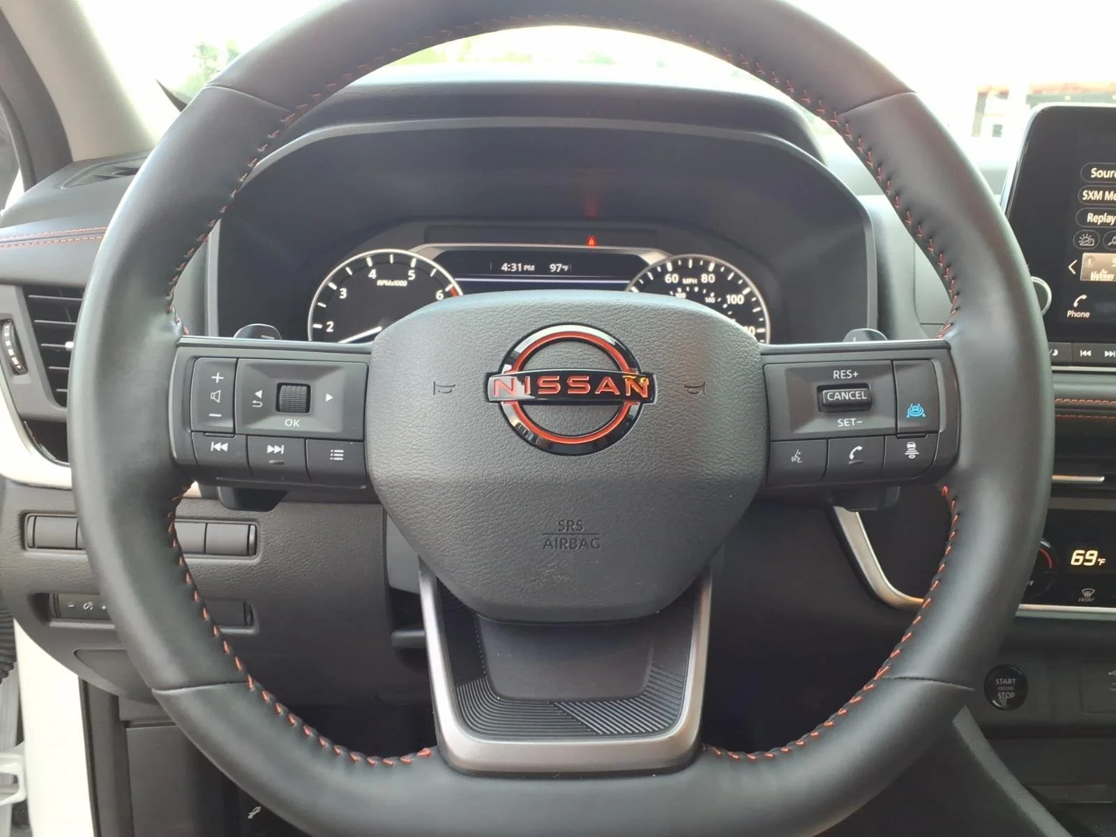 Used 2025 Everest White Pearl Nissan Rock Creek image 25