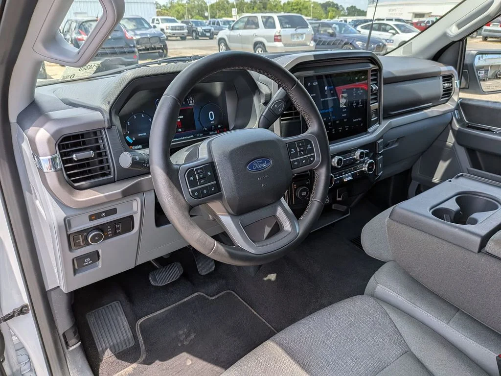Used 2025 White Ford XLT image 32