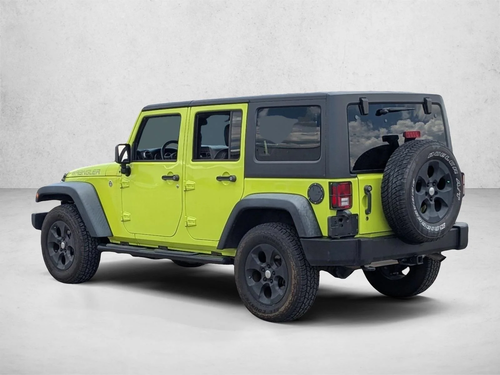 Used 2017 Hypergreen Clearcoat Jeep Sport image 7