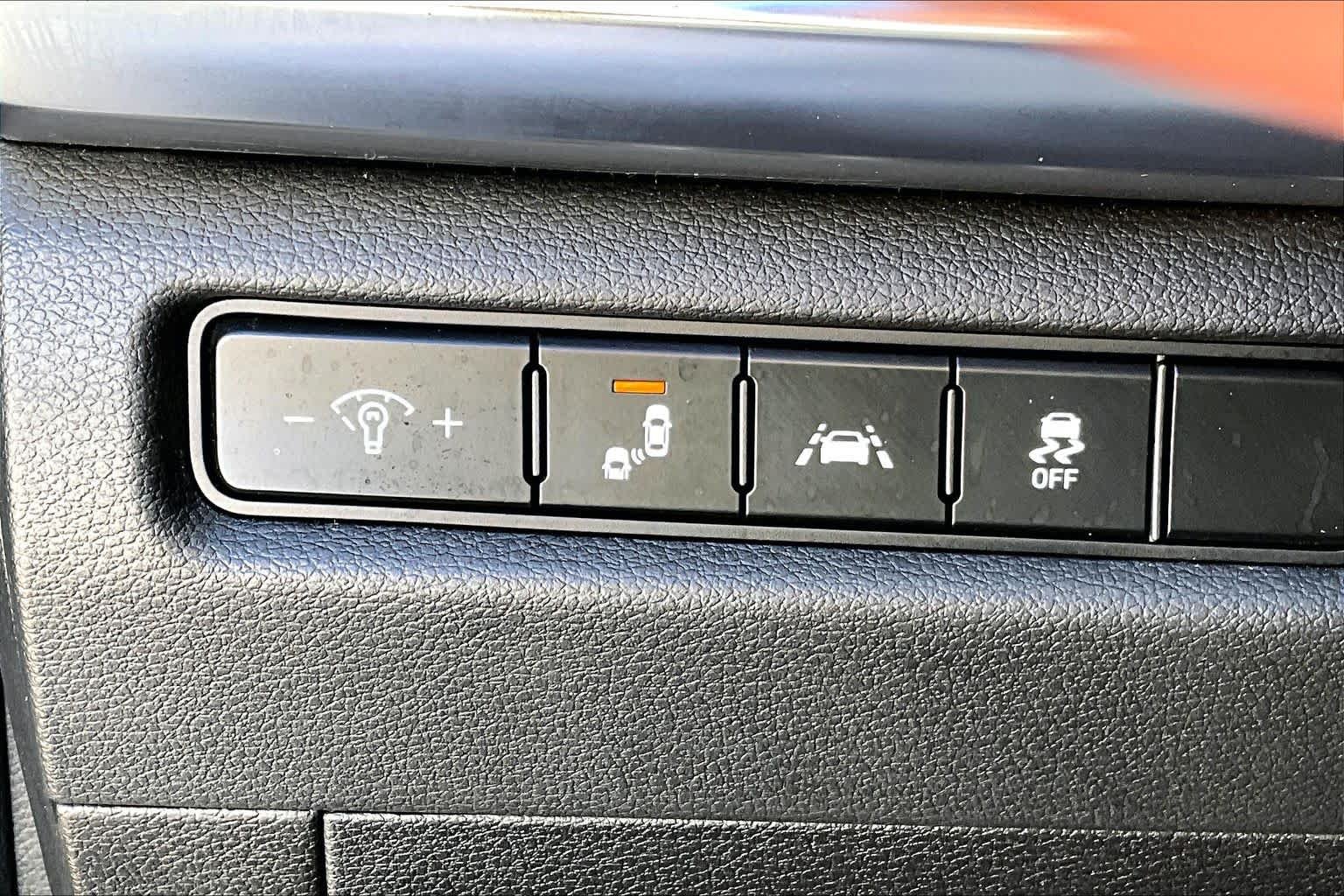 Used 2022 Everlasting Silver Kia LX image 32