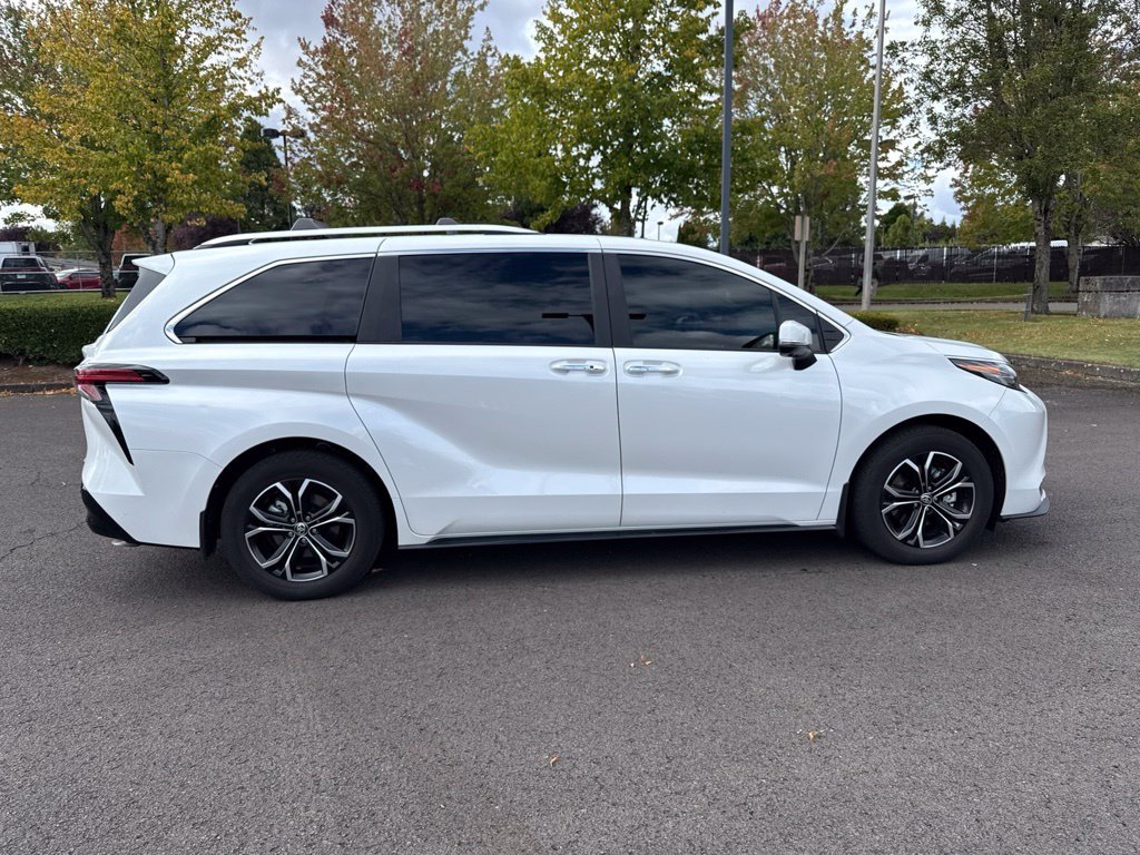 Used 2025 Wind Chill Pearl Toyota Platinum image 8