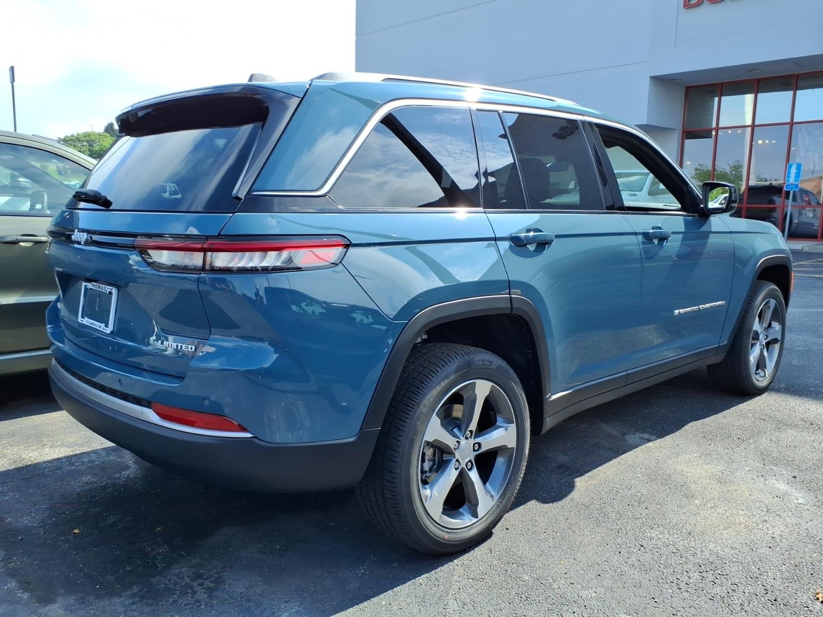 Used 2026 Steel Blue Jeep Limited image 3