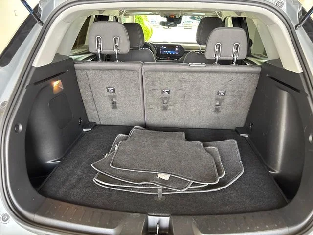 Used 2025 Sterling Gray Metallic Chevrolet LT image 17