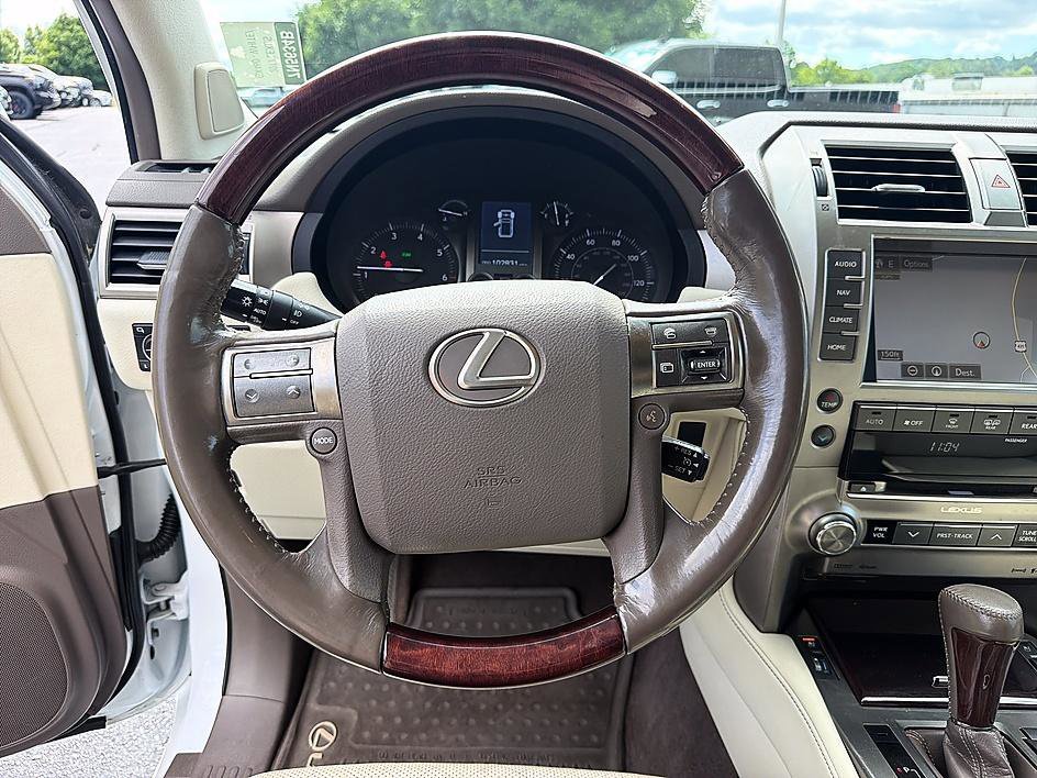 Used 2017 Starfire Pearl Lexus 460 image 13