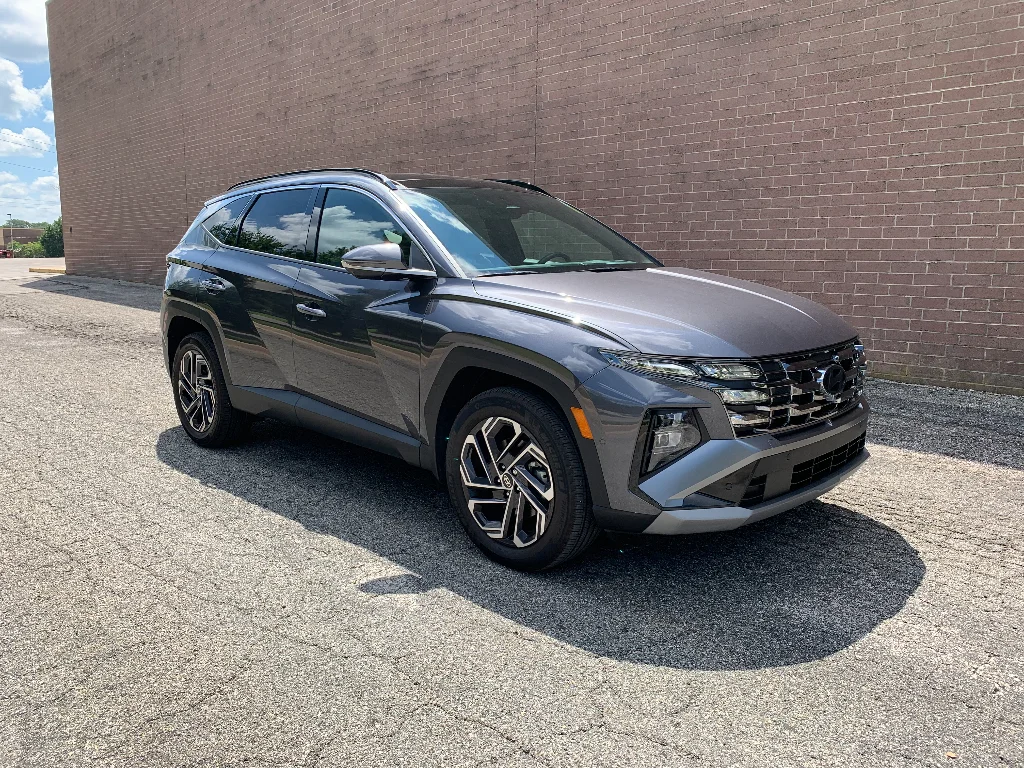 Used 2025 Titan Gray Hyundai Limited image 7