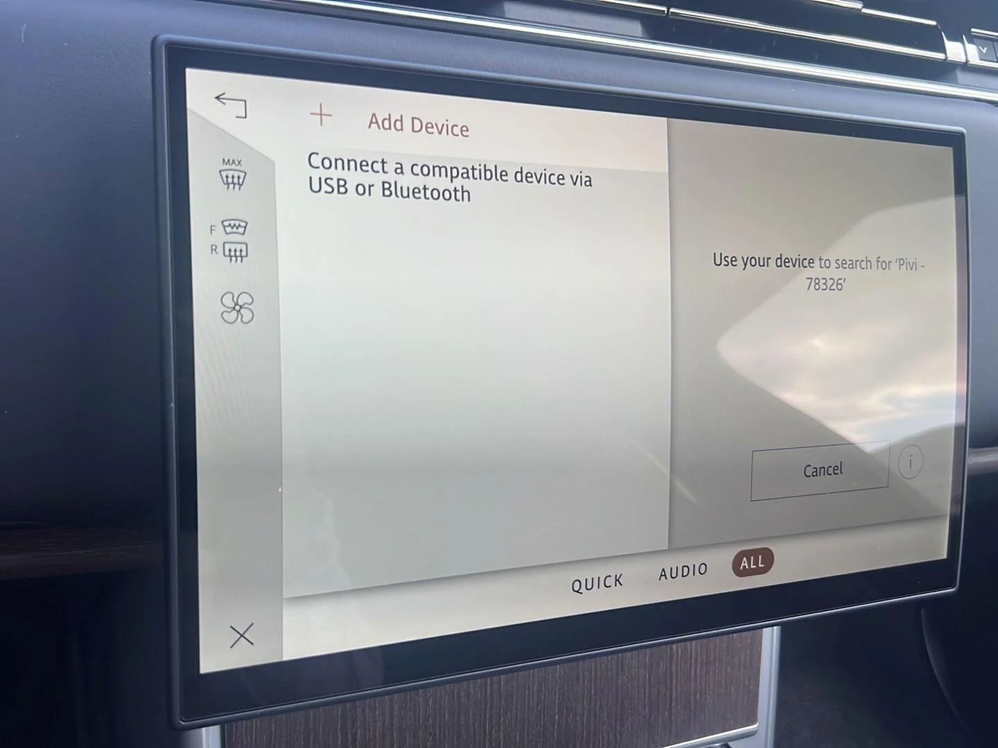 New 2026 Eiger Grey Metallic Land Rover SE image 17