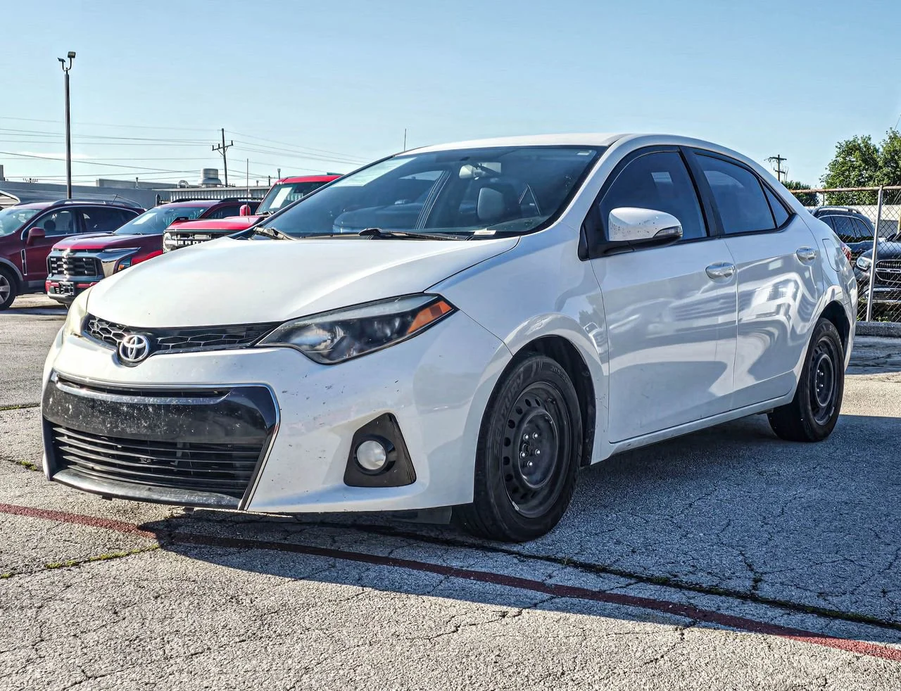 Used 2016 White Toyota L image 2