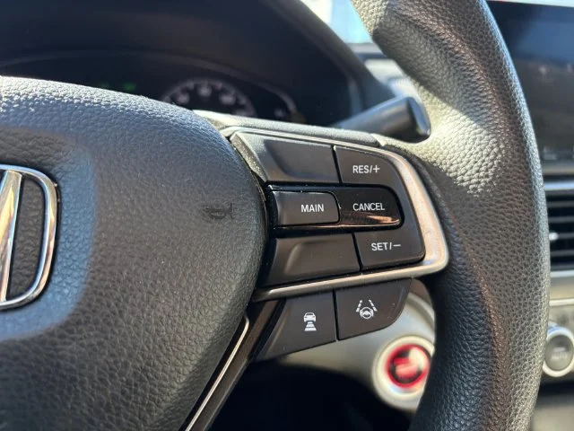 Used 2018 Red Honda LX 1.5T image 23